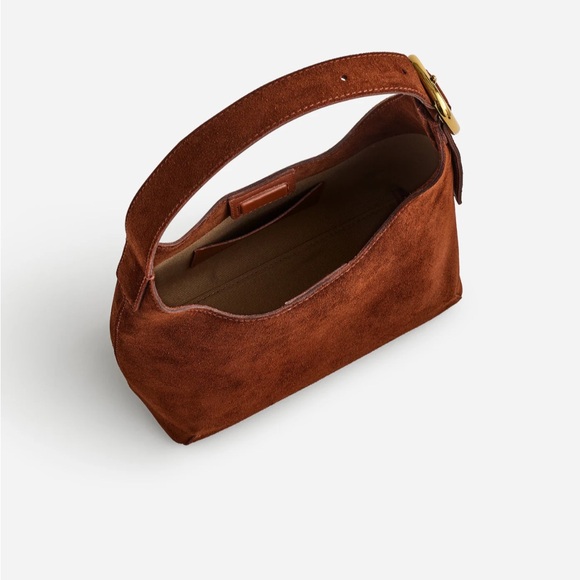 Madewell The Sculptural-Buckle Shoulder Bag in Suede - Picture 3 of 7